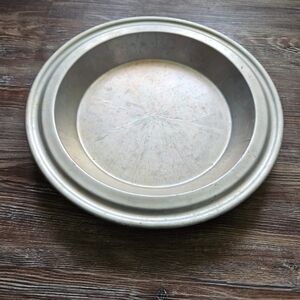Vtg Retro Century Aluminum Ware Pie Carrier